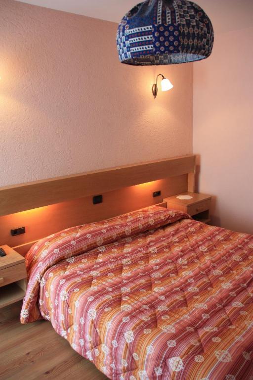 Hotel Bellevue Gignod Quarto foto