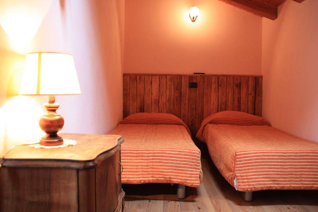 Hotel Bellevue Gignod Quarto foto