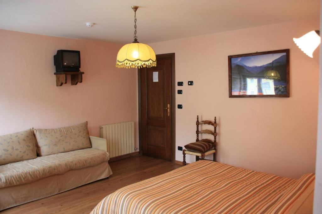 Hotel Bellevue Gignod Quarto foto